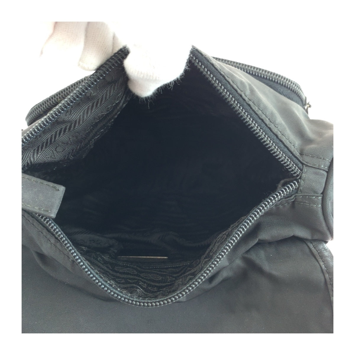 19260
PRADA プラダ テスート 三角ロゴプレート ブラック 黒 シルバー金具 ナイロン BT0173  ショルダーバッグ ポシェット  レディース ABP38