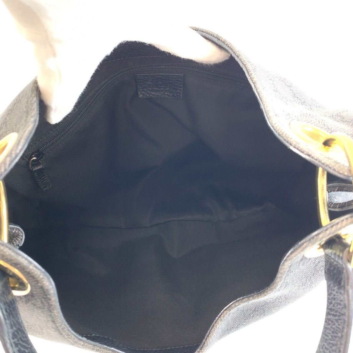 19266
GUCCI グッチ ブラック 黒 ゴールド金具 GGキャンバス / レザー 257268 ショルダーバッグ ハンドバッグ レディース ABP48
