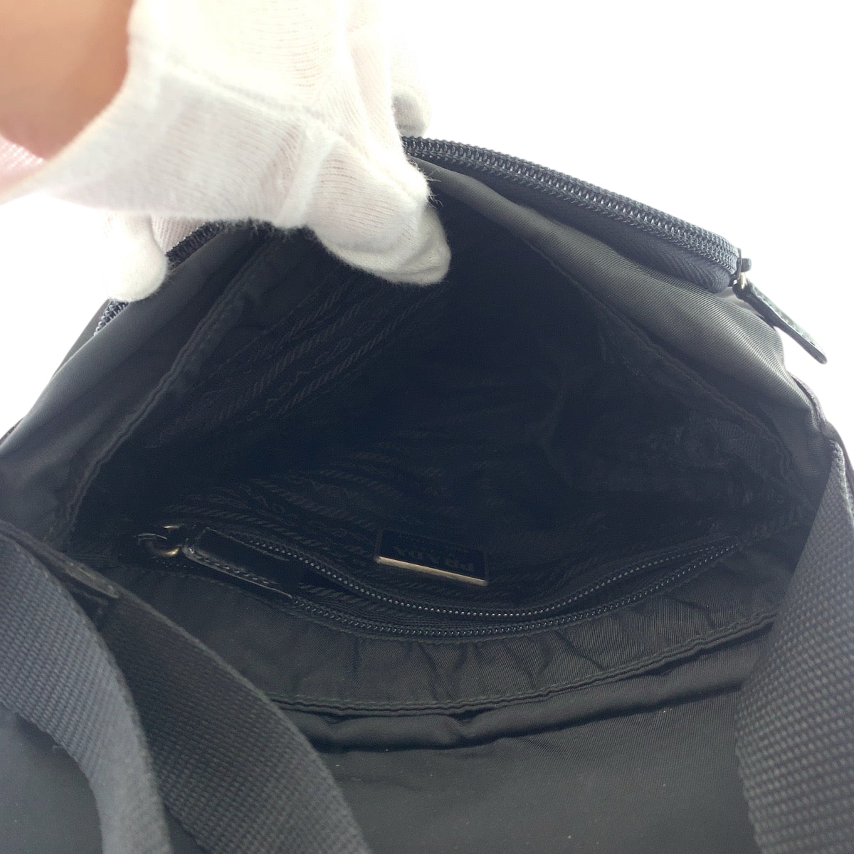 19281
PRADA プラダ テスート 三角ロゴプレート ブラック 黒 シルバー金具 ナイロン BT8994 ショルダーバッグ ポシェット  メンズ AB41