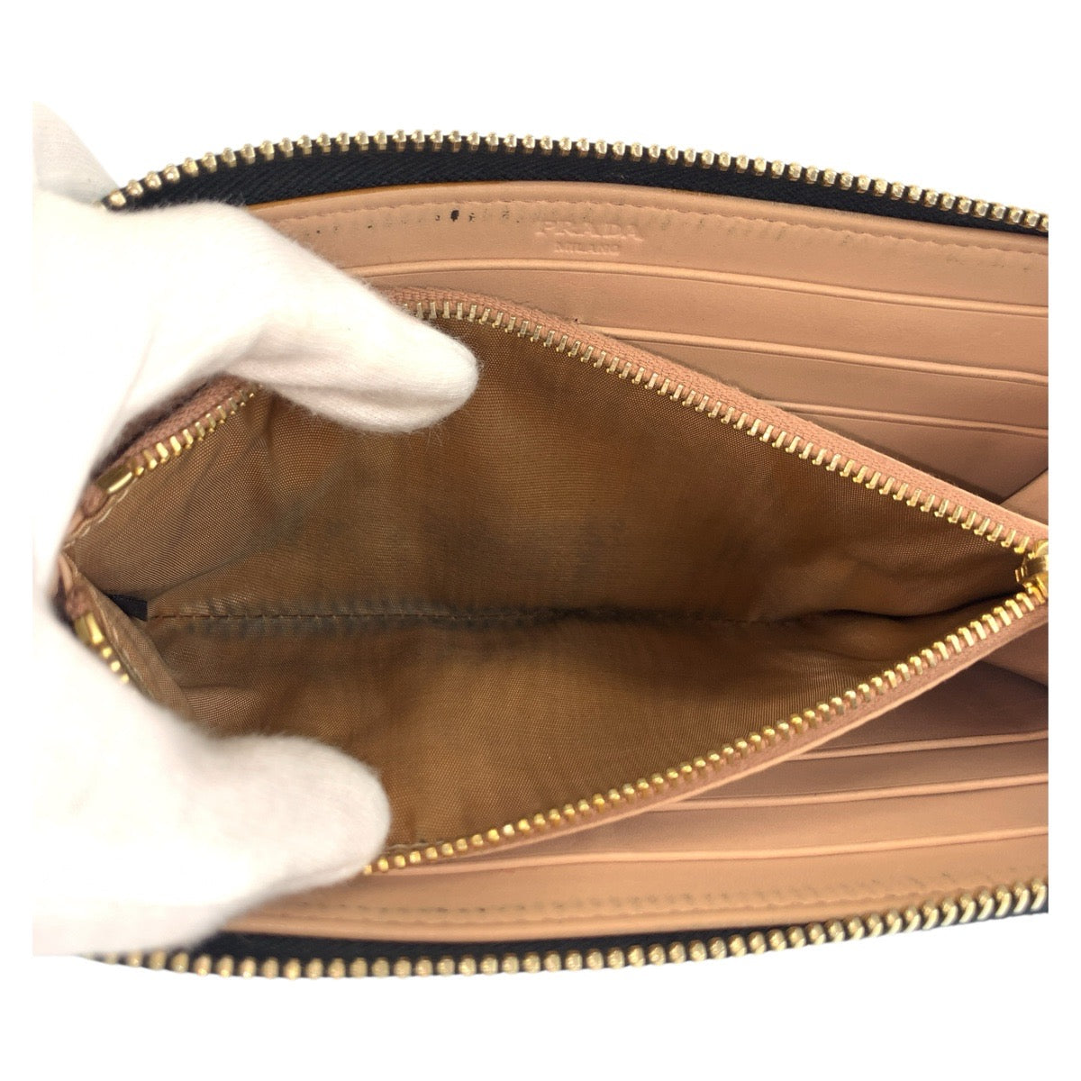 19325
PRADA プラダ ロゴ ブラック 黒 ゴールド金具 レザー 長財布 ロングウォレット  レディース AB10
