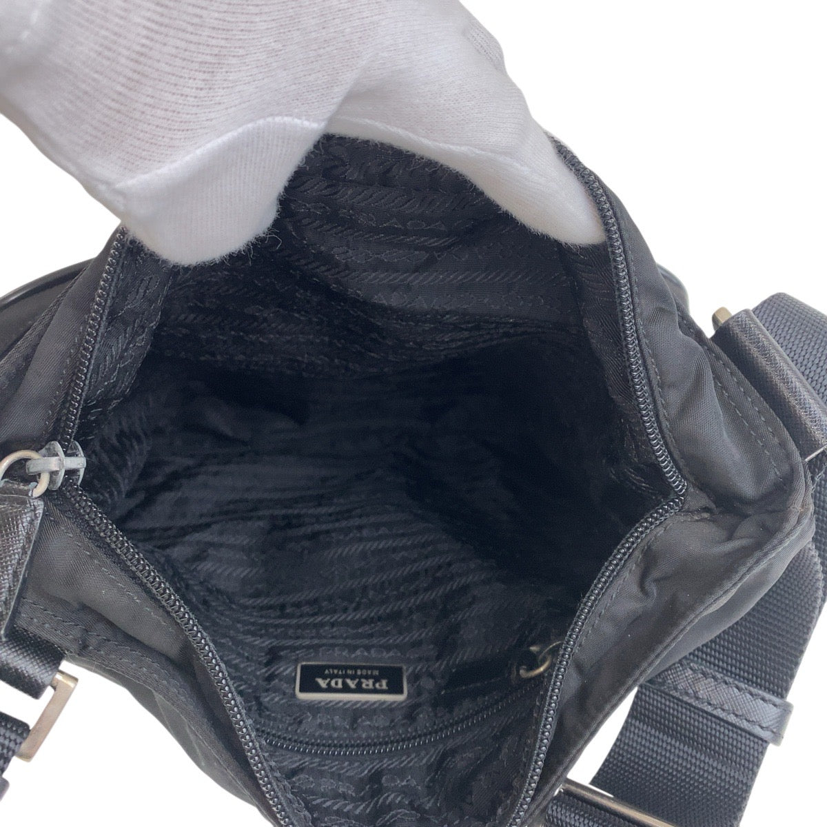 19336
PRADA プラダ テスート 三角ロゴプレート ブラック 黒 シルバー金具 ナイロン / レザー ショルダーバッグ ポシェット  レディース ABP38