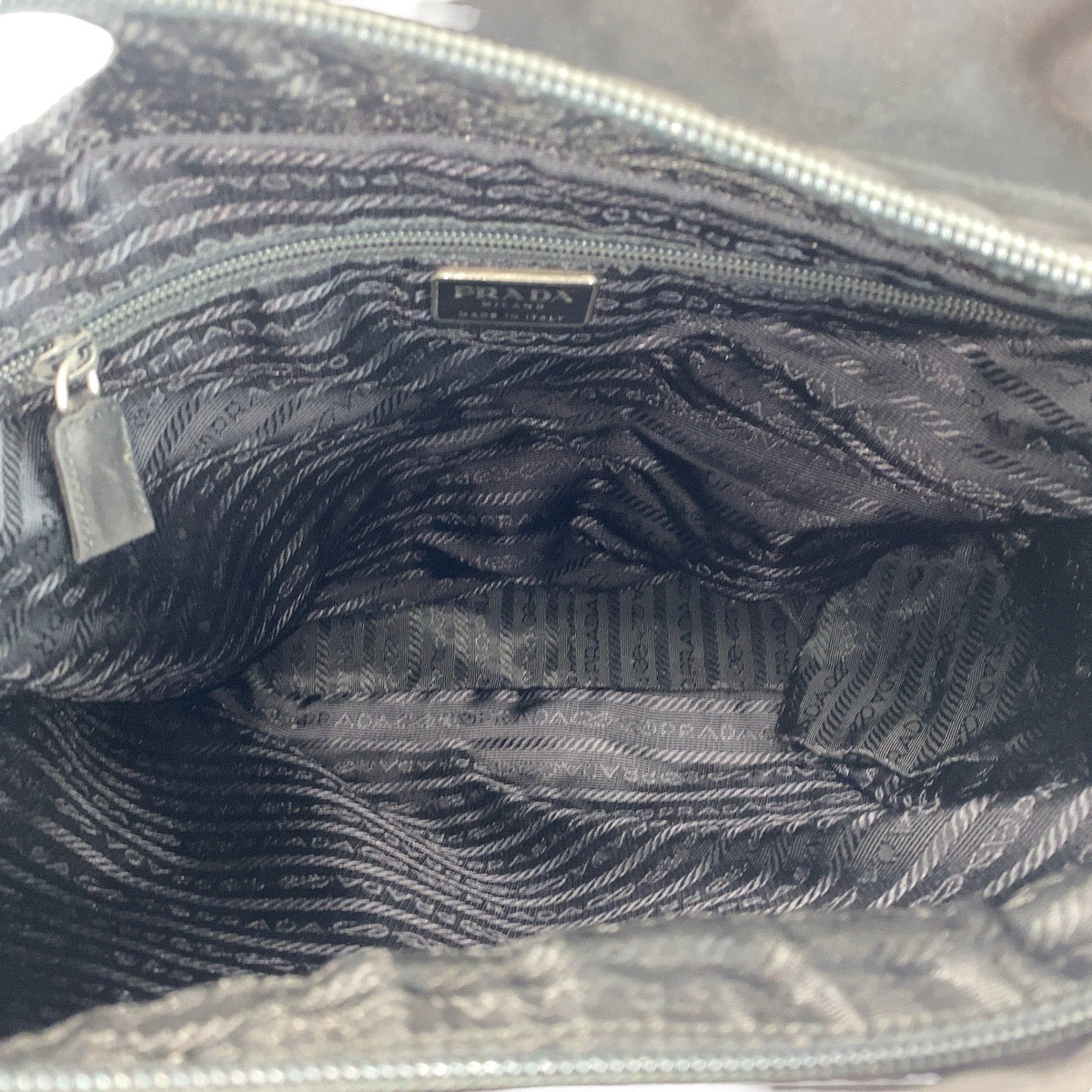 19342
PRADA プラダ テスート 三角ロゴプレート ブラック 黒 シルバー金具 ナイロン ショルダーバッグ  レディース AB31
