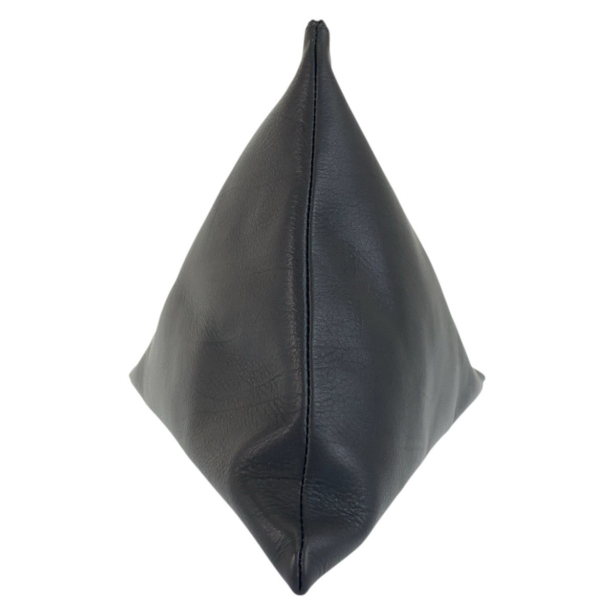 19354
BOTTEGAVENETA ボッテガヴェネタ トライアングル ブラック 黒 レザー S02133430P クラッチバッグ セカンドバッグ メンズ A35