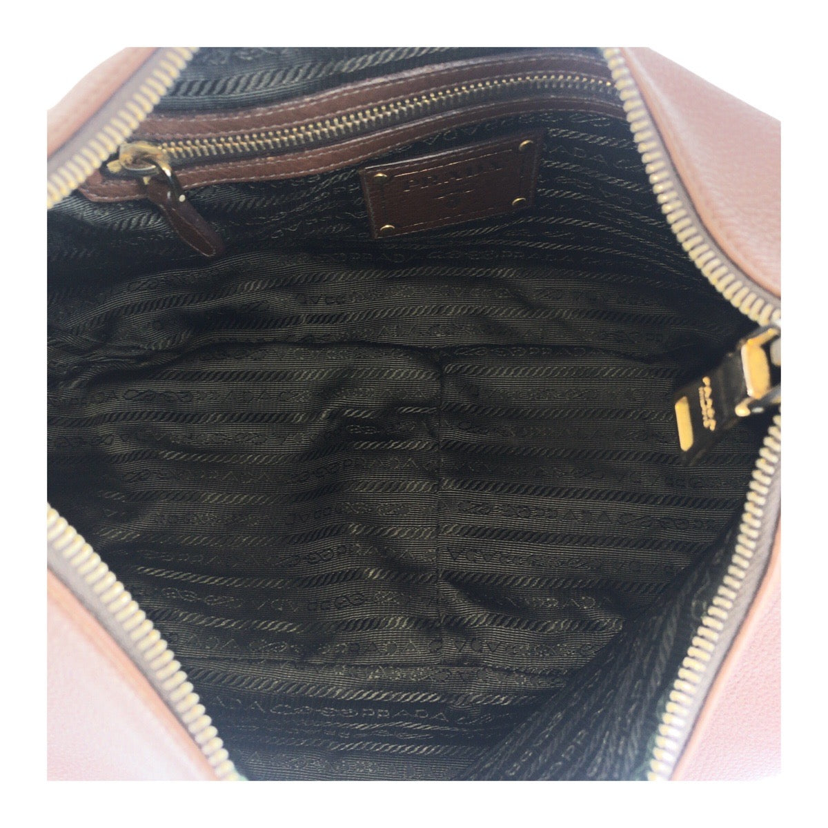 19361
PRADA プラダ ヴィッテロダイノ ブラウン ゴールド金具 レザー ショルダーバッグ ホーボー  レディース AB40