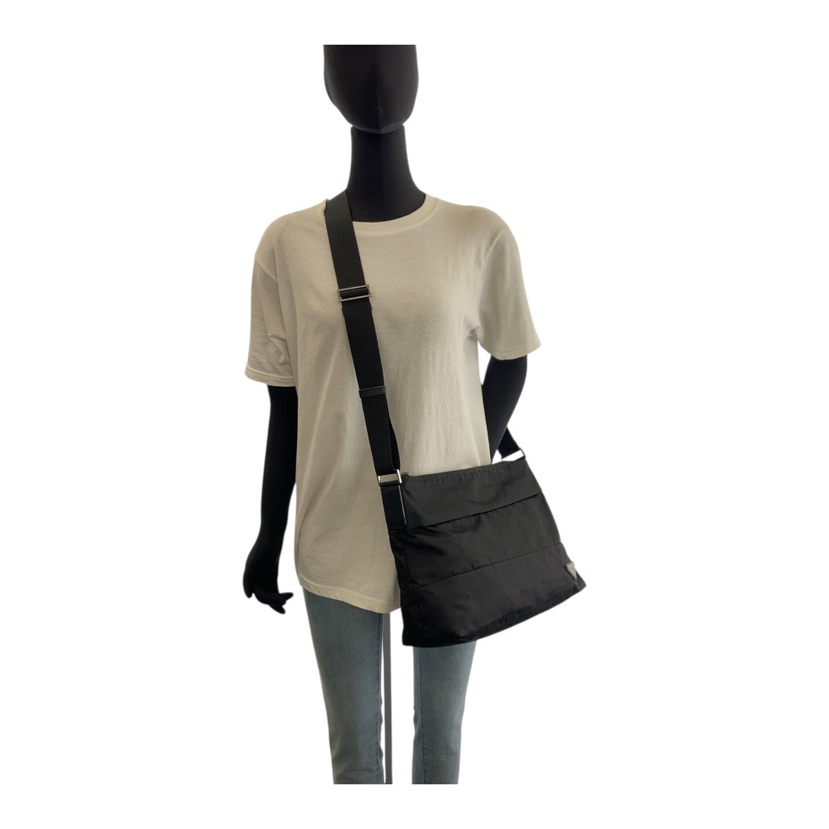19362
PRADA プラダ テスート 三角ロゴプレート 男女兼用 ブラック 黒 シルバー金具 ナイロン  ショルダーバッグ メッセンジャーバッグ  メンズ AB43