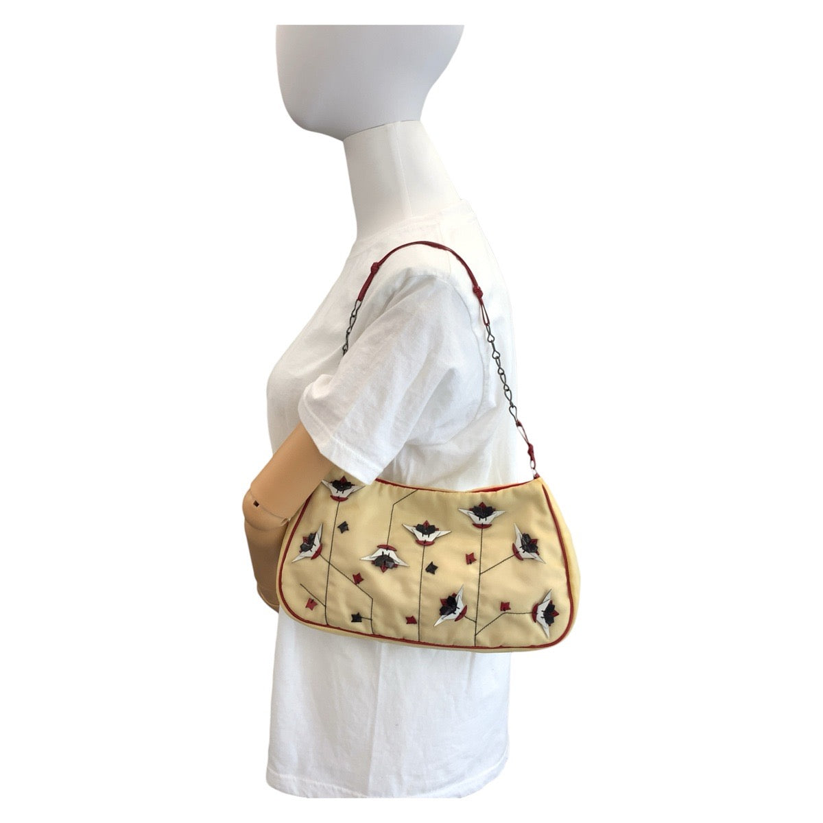 19363
PRADA プラダ 三角ロゴプレート ベージュ レッド シルバー金具 ナイロン / レザー ショルダーバッグ アクセサリーポーチ  レディース AB20