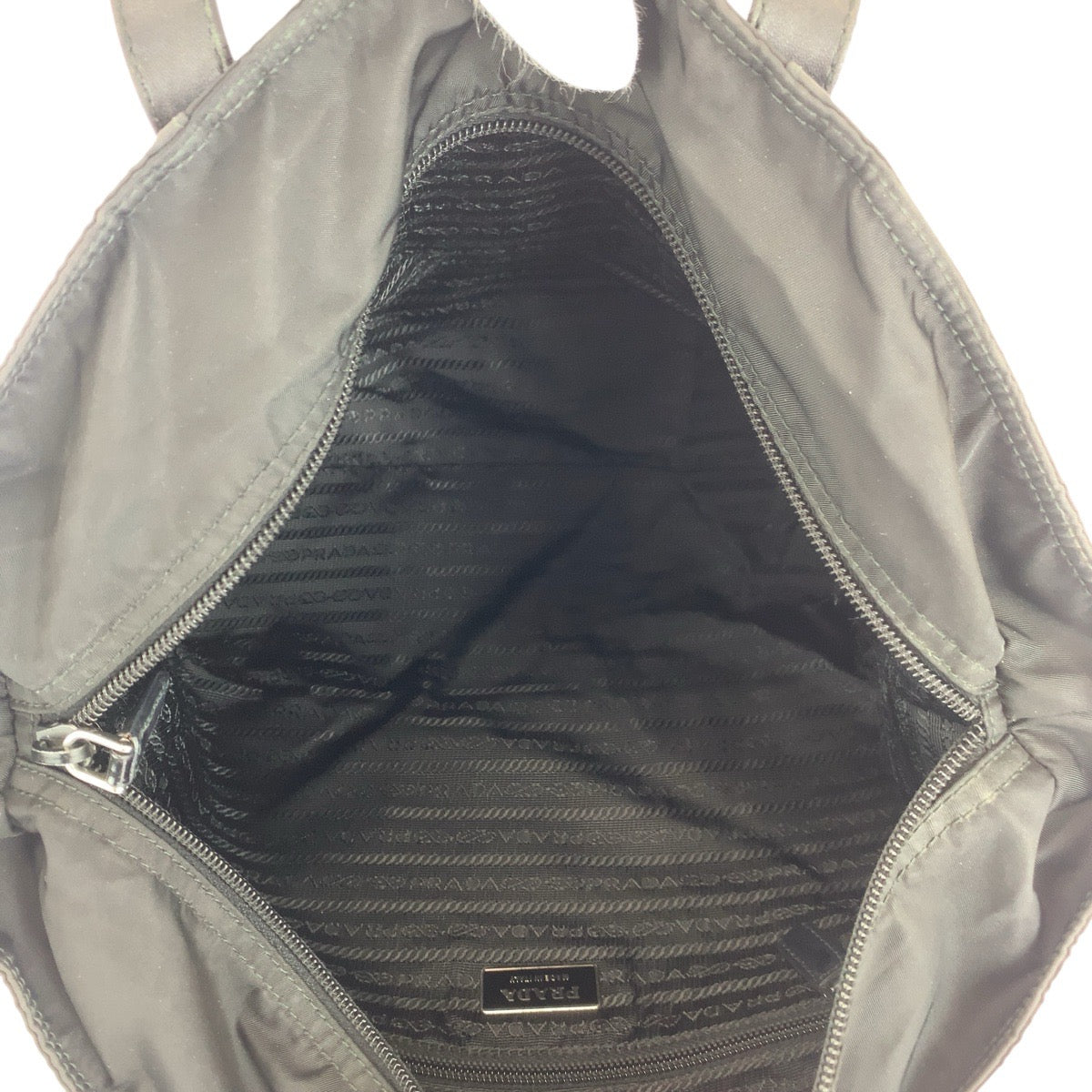 19368
PRADA プラダ テスート 三角ロゴプレート ブラック 黒 シルバー金具 ナイロン / レザー トートバッグ ハンドバッグ  レディース ABP34