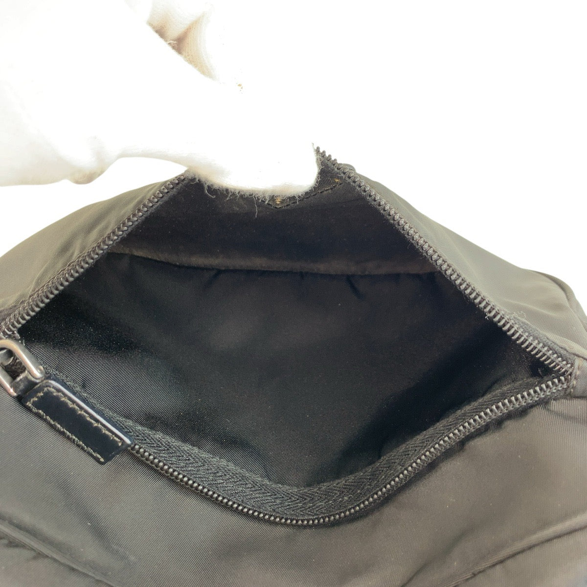 19376
PRADA プラダ テスート 三角ロゴプレート ブラック 黒 シルバー金具 ナイロン ショルダーバッグ カメラバッグ ポシェット  メンズ ABP45