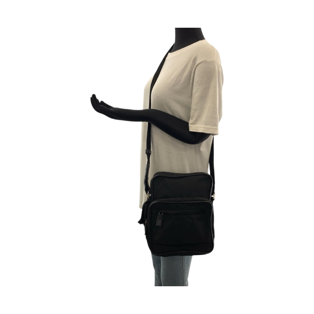 19377
PRADA プラダ テスート 三角ロゴプレート ブラック 黒 シルバー金具 ナイロン ショルダーバッグ ポシェット  レディース ABP27