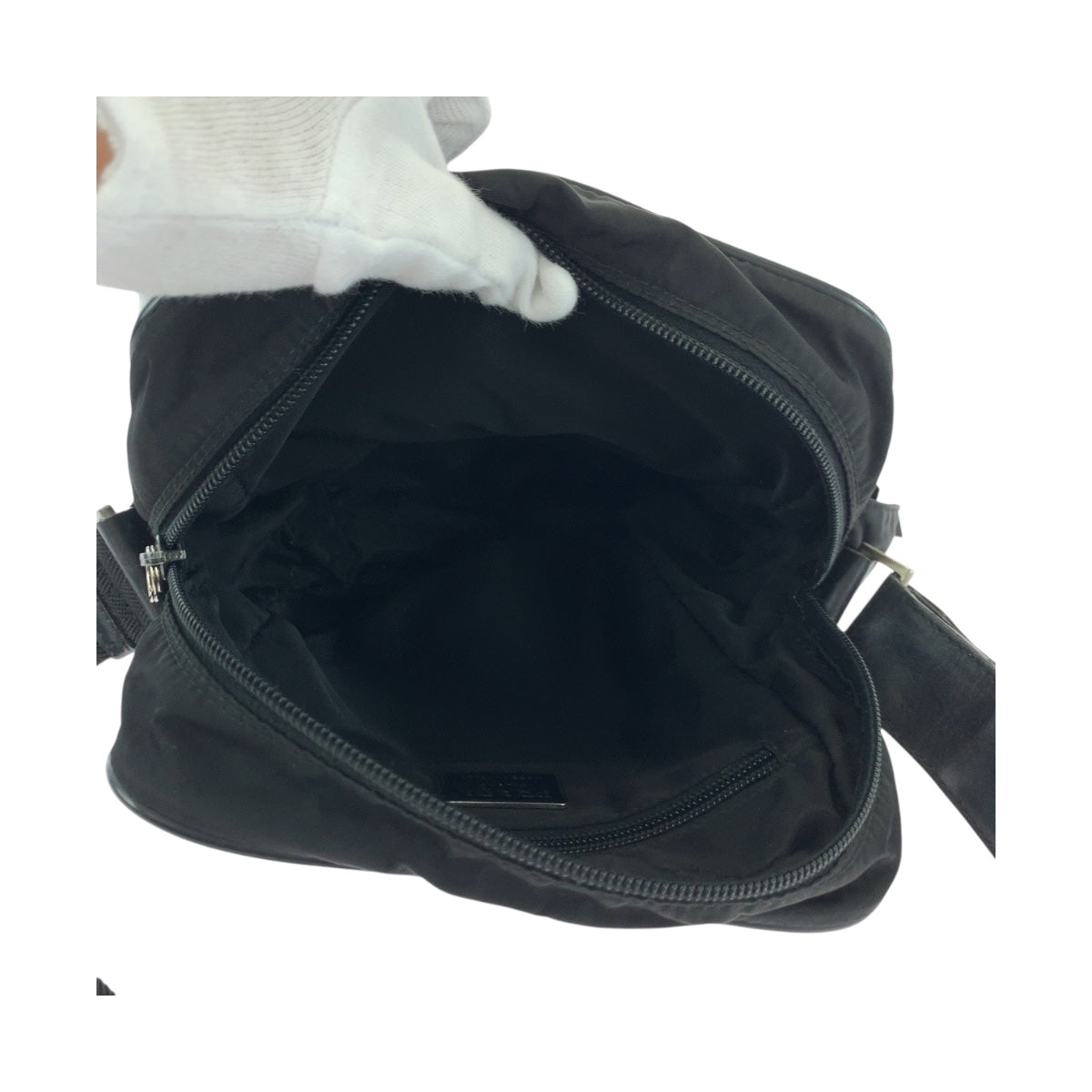 19377
PRADA プラダ テスート 三角ロゴプレート ブラック 黒 シルバー金具 ナイロン ショルダーバッグ ポシェット  レディース ABP27