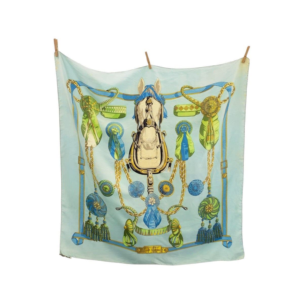 19401
HERMES エルメス Frontaux et Cocardes カレ90 スカイブルー ライトグリーン シルク スカーフ 大判スカーフ レディース AB16