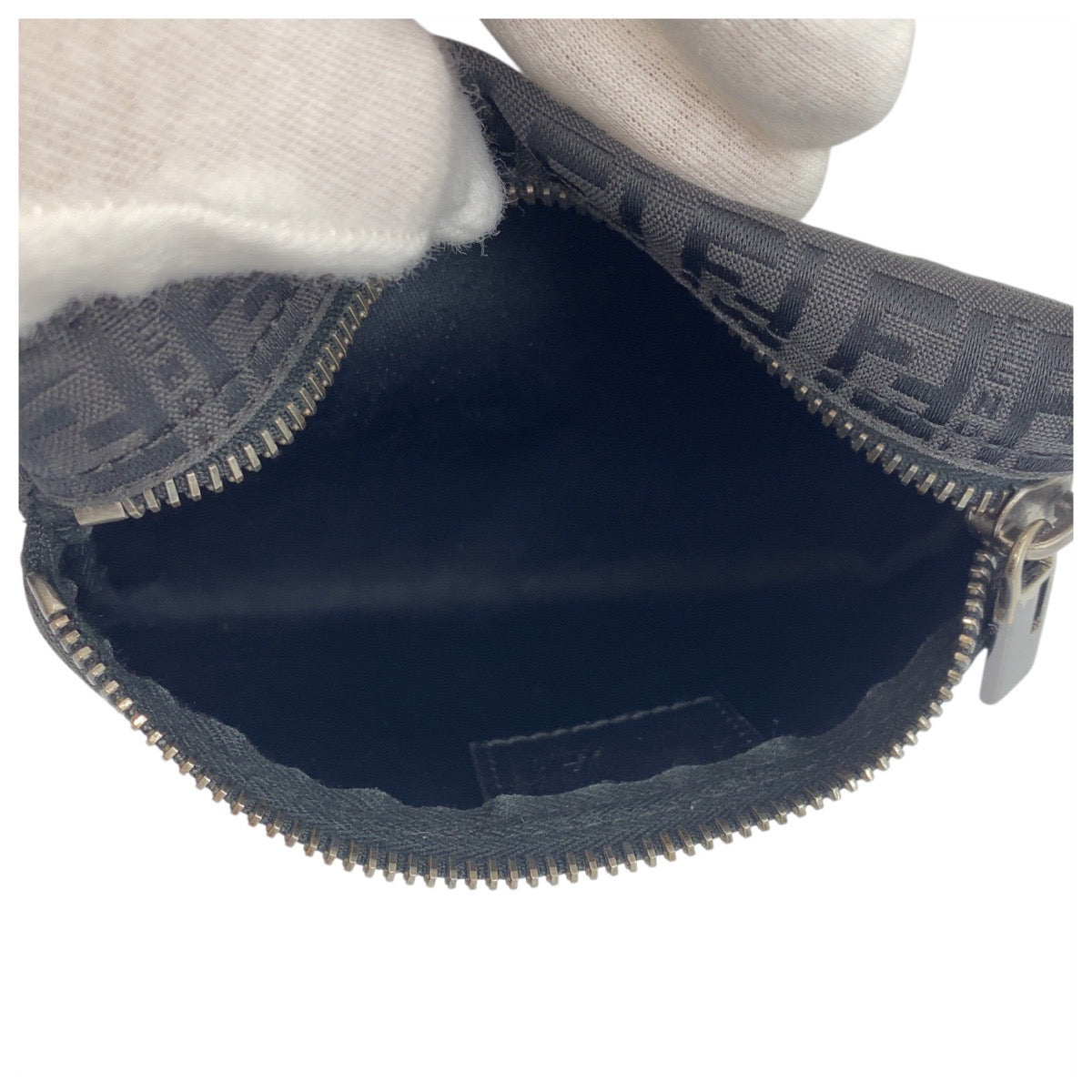 19423
FENDI フェンディ ズッキーノ ブラック 黒 シルバー金具 ナイロン 7N0012 ポーチ 小物入れ  レディース ABP
