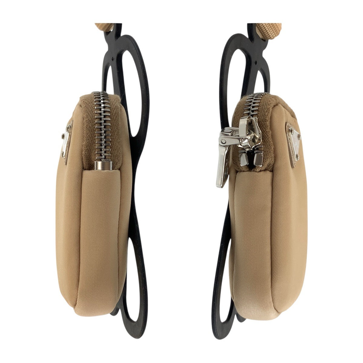 19482
PRADA プラダ テスート 三角ロゴプレート 男女兼用 ベージュ シルバー金具 ナイロン / ゴム 携帯・スマホアクセサリー スマホケース iPhoneケース スマートフォンホルダー レディース AB41