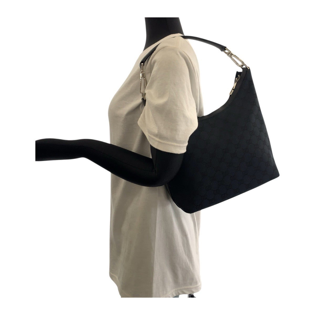 19493
GUCCI グッチ ブラック 黒 シルバー金具 GGキャンバス 000 0602 ショルダーバッグ 肩掛け レディース AB48