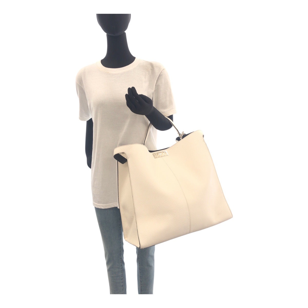 19516
FENDI フェンディ ピーカブ― エックスライト セレリア 男女兼用 ホワイト シルバー金具 レザー 7VA448 トートバッグ ビジネスバッグ 2WAY  メンズ A124