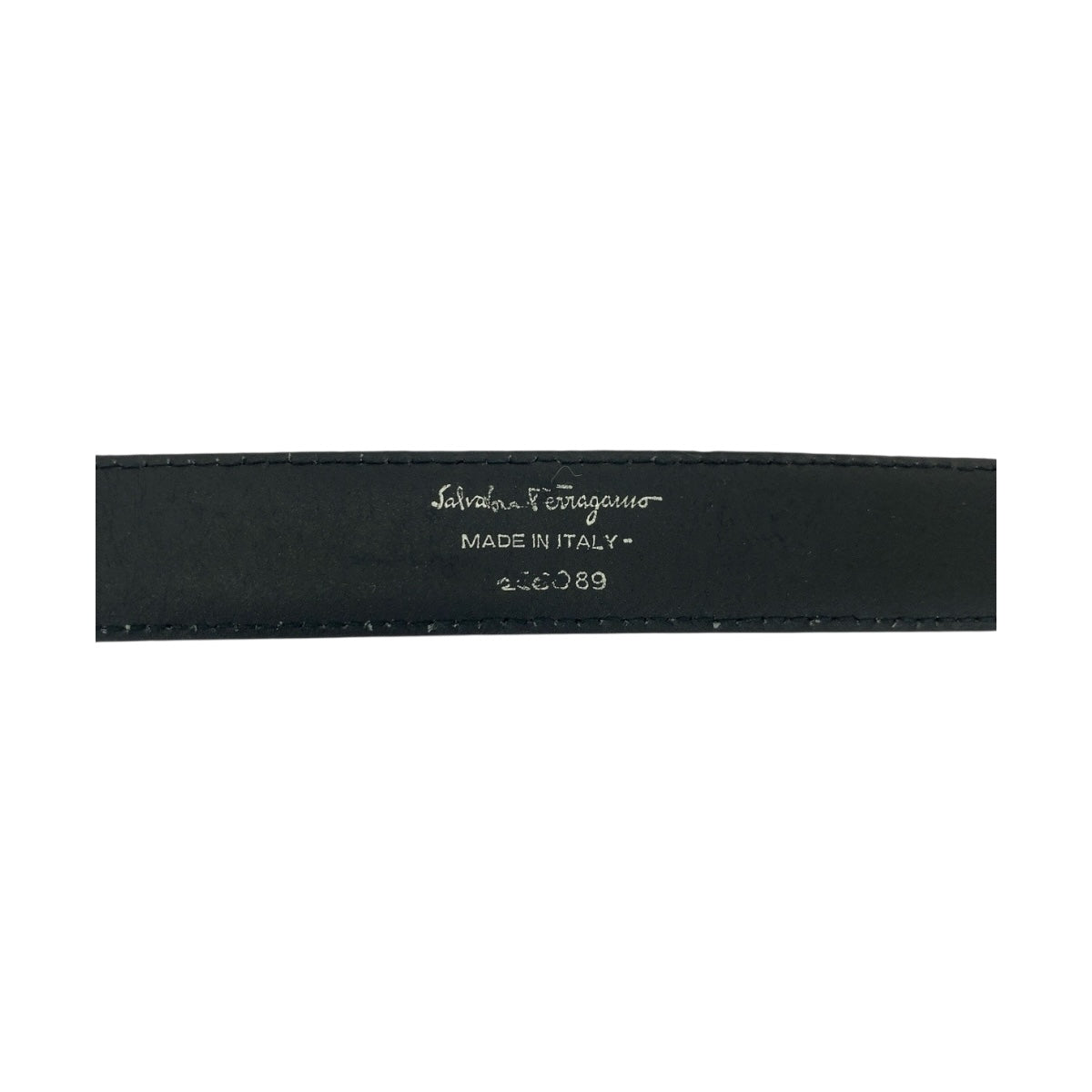 19527
Salvatore Ferragamo サルヴァトーレフェラガモ ブラック 黒 ゴールド金具 レザー 236089 ベルト  レディース ABP15