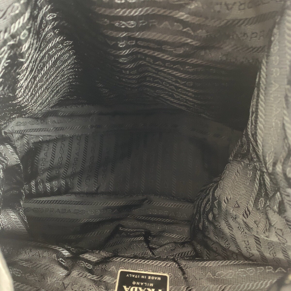 19537
PRADA プラダ テスート レザー ブラック 黒 シルバー金具 ナイロン / レザー リュック・デイパック バックパック レディース ABP52