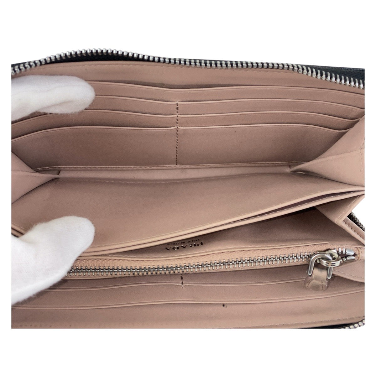 19569
PRADA プラダ サフィアーノ ロゴ ブラック 黒 シルバー金具 レザー 長財布 ロングウォレット  レディース ABP32