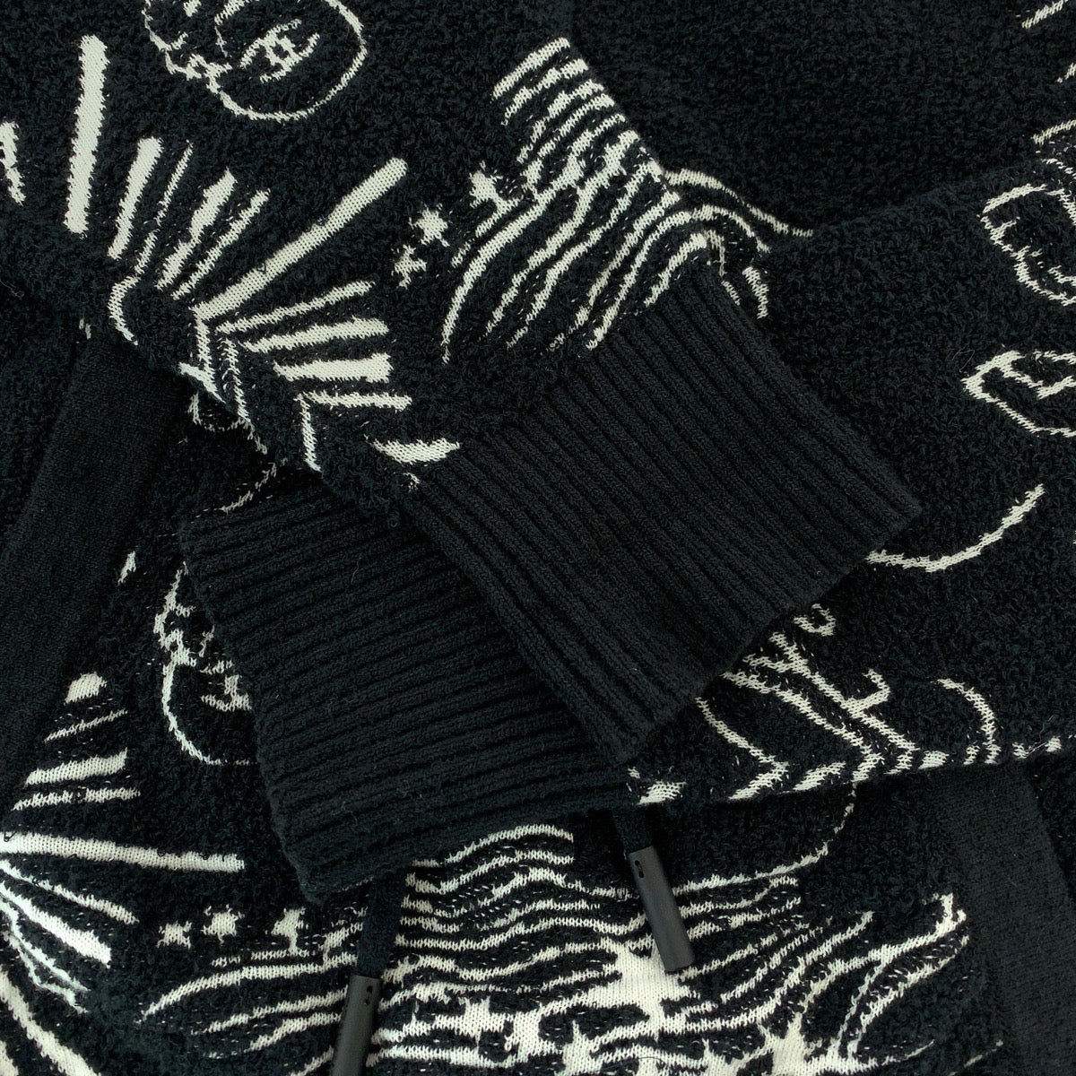 19612
CHANEL シャネル ライオン ココマーク サイズ34 ブラック 黒 ホワイト コットン P72134K10333 パーカー レディース SA212