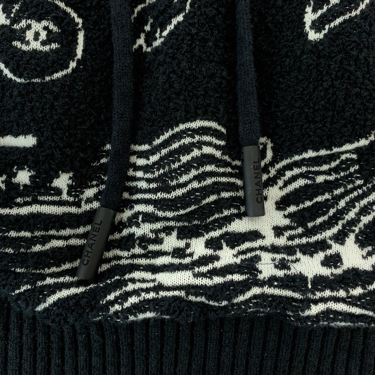 19612
CHANEL シャネル ライオン ココマーク サイズ34 ブラック 黒 ホワイト コットン P72134K10333 パーカー レディース SA212