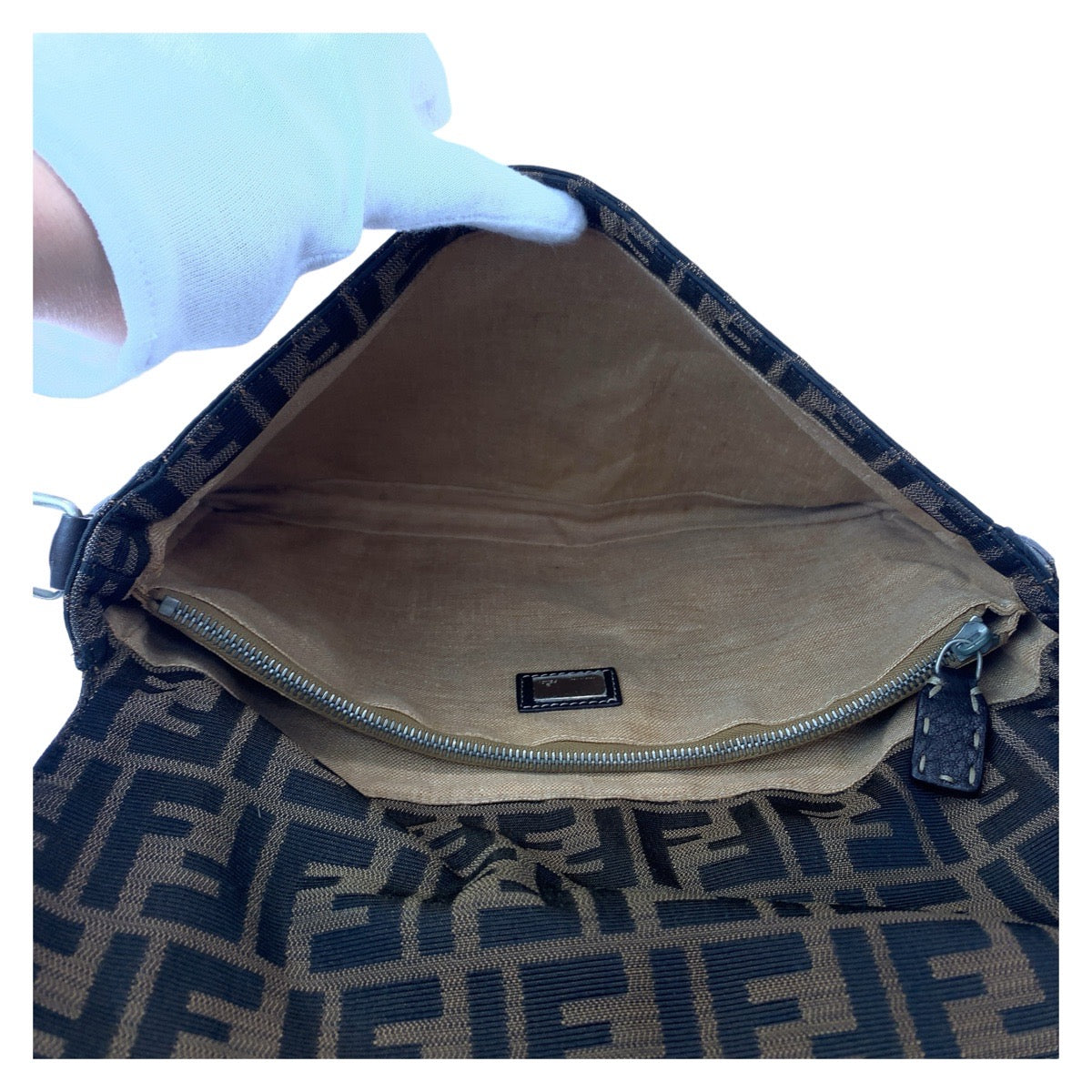 19655
FENDI フェンディ ズッカ ブラウン ゴールド金具 キャンバス / レザー 斜め掛け ショルダーバッグ メッセンジャーバッグ  レディース AB