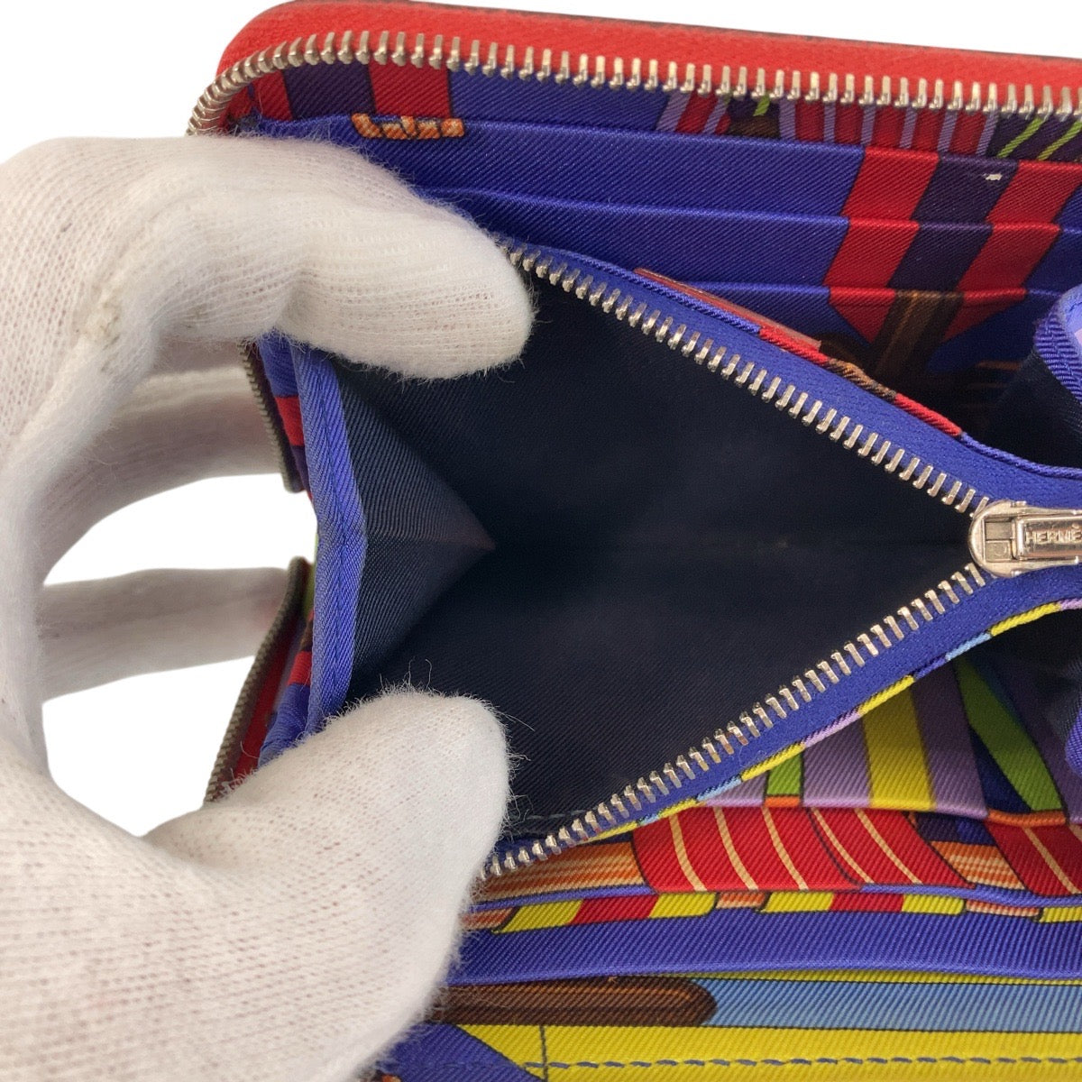 19661
HERMES エルメス アザップシルクイン コンパクト ブーゲンビリア レッド シルバー金具 ヴォーエプソン / シルク 折財布 コンパクトウォレット R刻印  レディース ABP