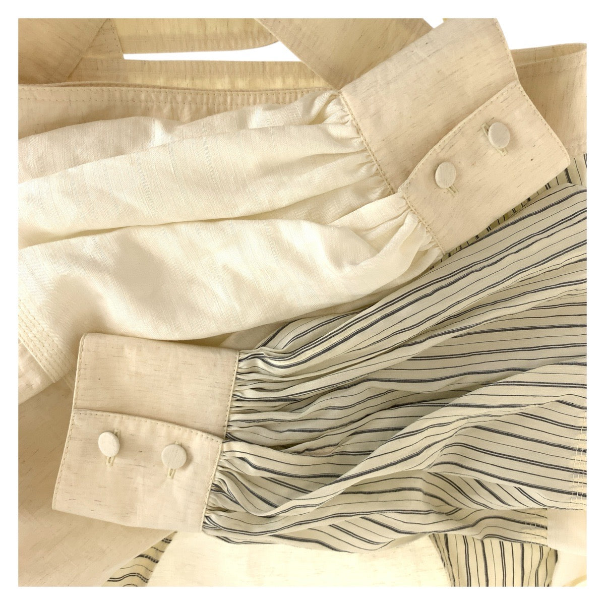 19674
LOEWE ロエベ パフスリーブ サイズ36 アイボリー グレー コットン パフスリーブ ブラウス 長袖シャツ レディース A34