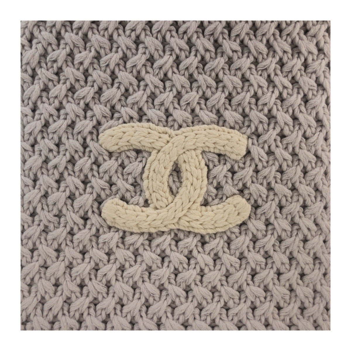 19693
CHANEL シャネル ココマーク ライトグレー ホワイト カシミヤ マフラー ニットマフラー レディース A120