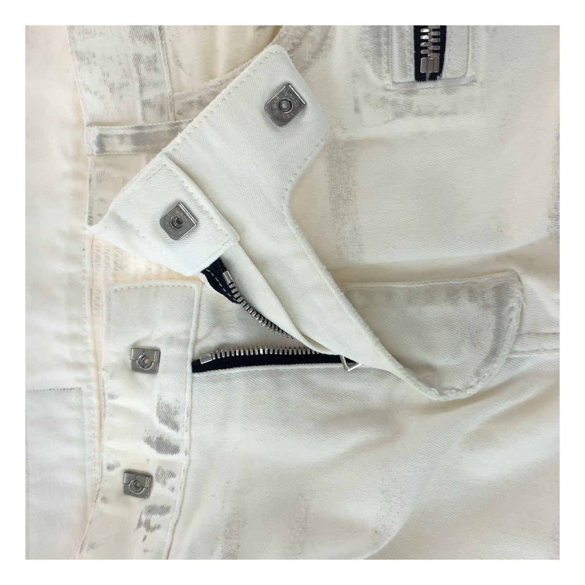 19696
BALMAIN バルマン サイズ33 ホワイト シルバー金具 コットン バイカーパンツ デニム メンズ A24