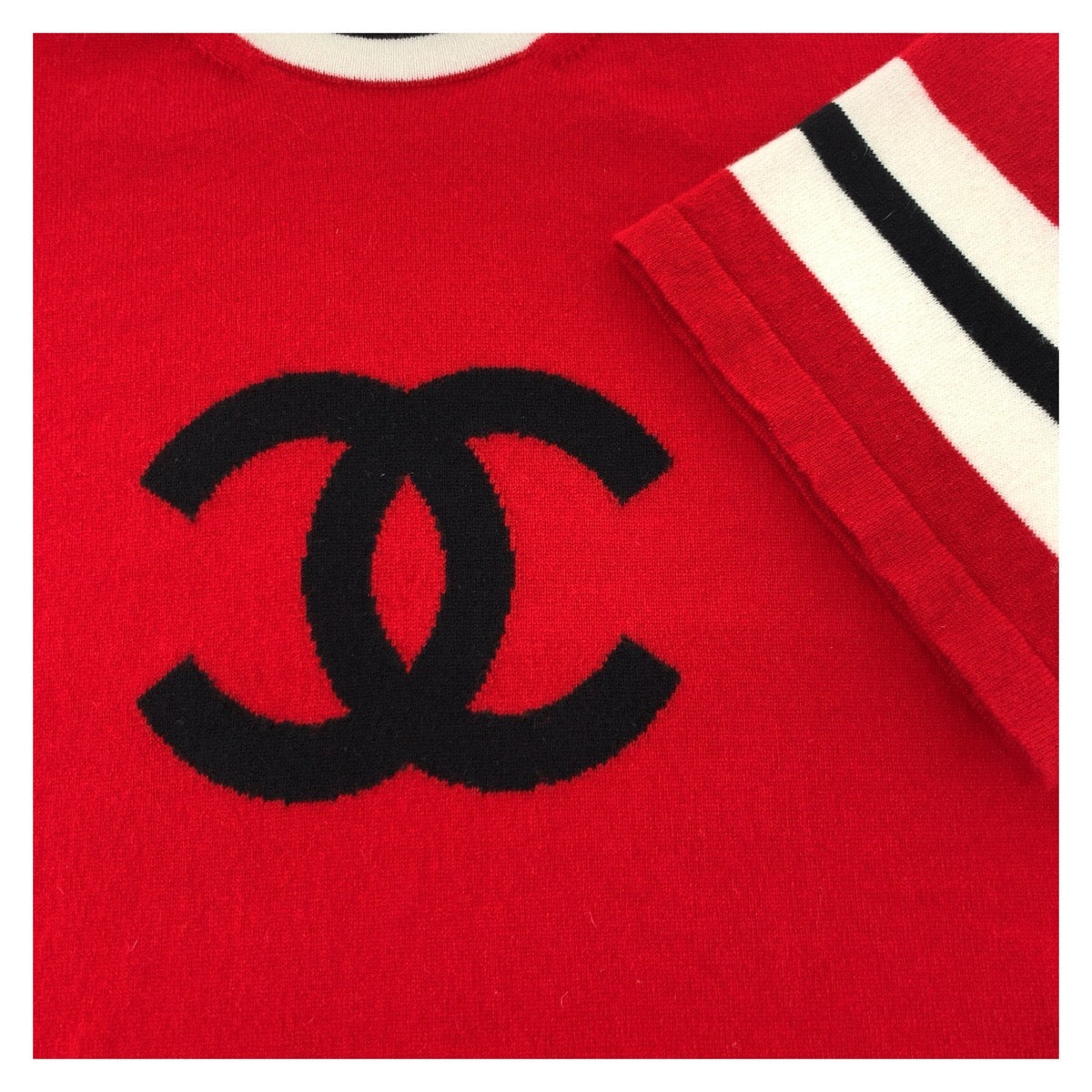 19699
CHANEL シャネル ココマーク サイズ34 レッド ブラック ホワイト カシミヤ P77451K11189 半袖ニット 半袖Tシャツ カットソー レディース SA299