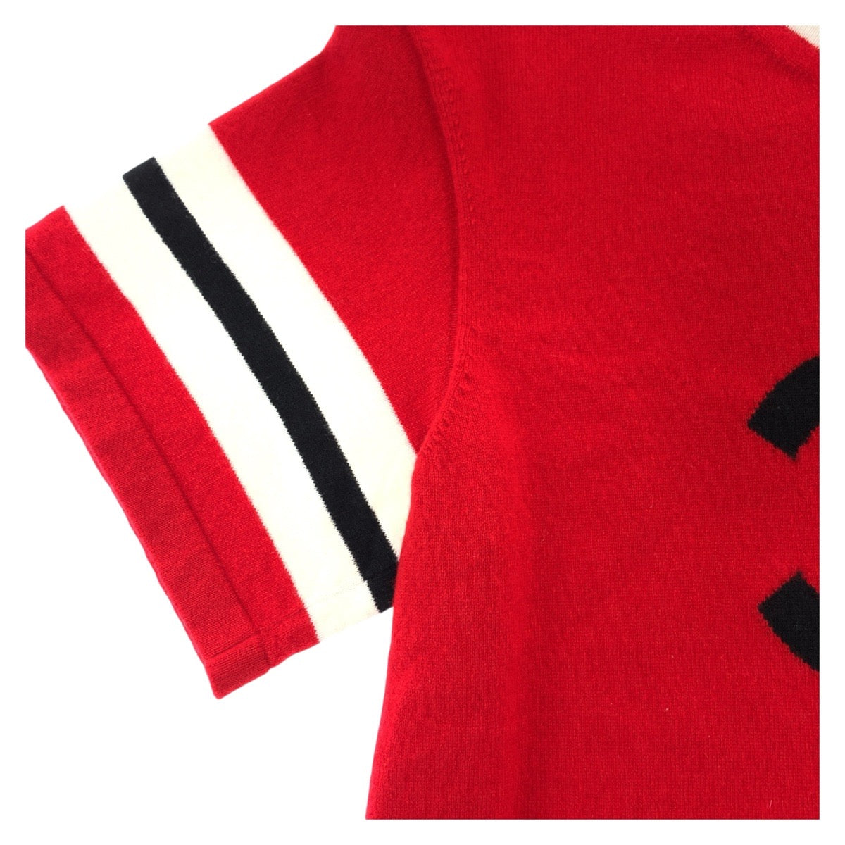 19699
CHANEL シャネル ココマーク サイズ34 レッド ブラック ホワイト カシミヤ P77451K11189 半袖ニット 半袖Tシャツ カットソー レディース SA299