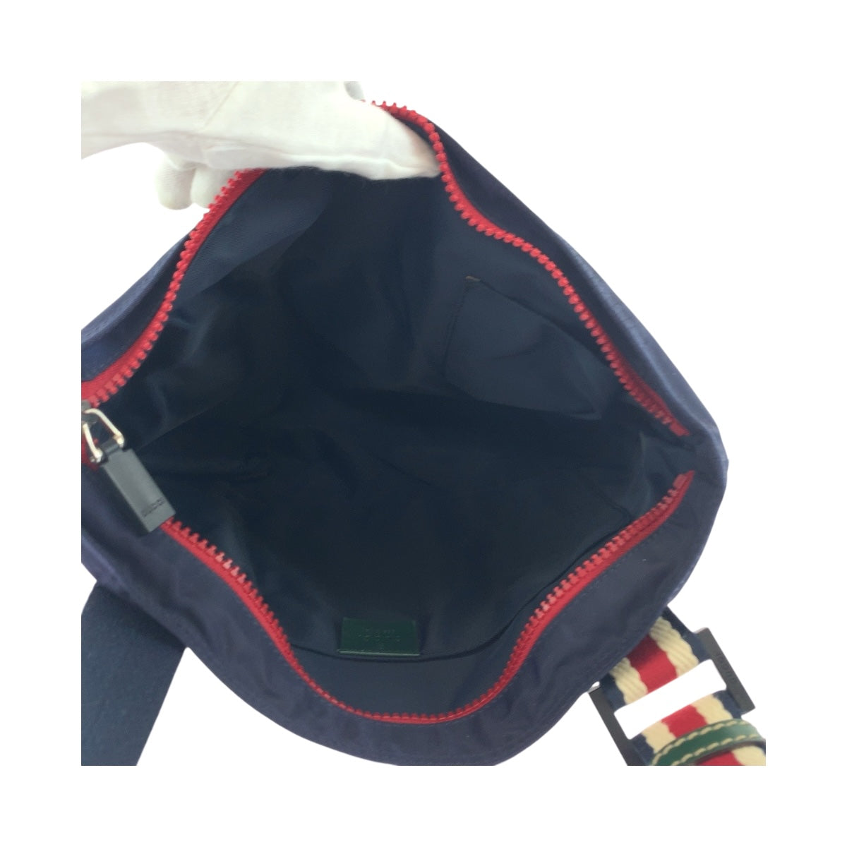 19717
GUCCI Crest Navy Red Black Hardware Nylon 189662 Shoulder Bag Sacoche Men's A50
