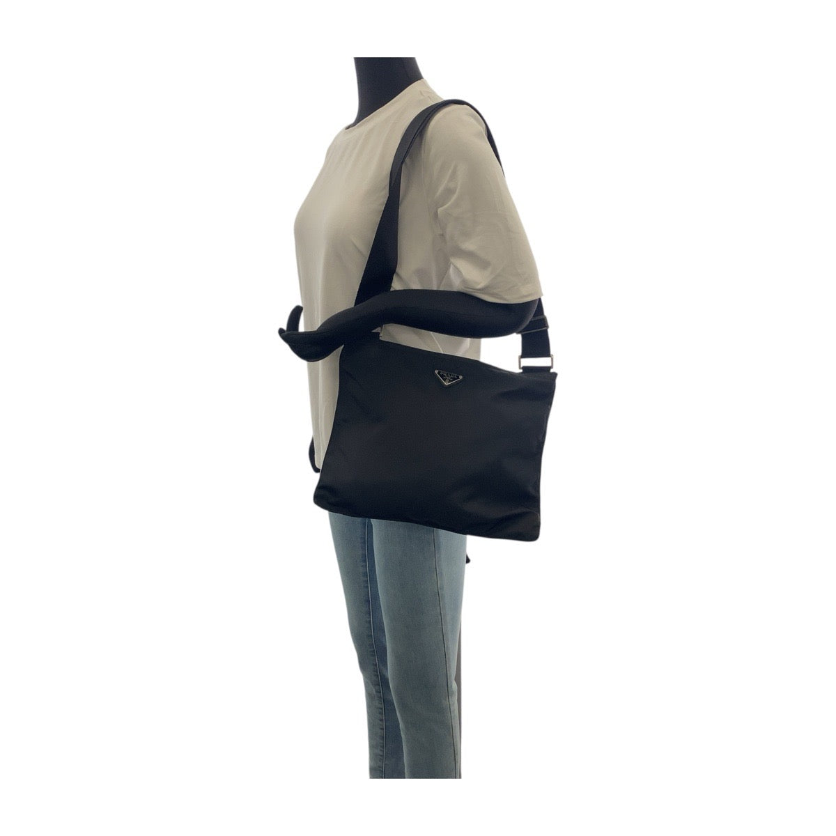 19725
PRADA プラダ テスート 三角ロゴプレート ブラック 黒 シルバー金具 ナイロン ショルダーバッグ サコッシュ レディース ABP31