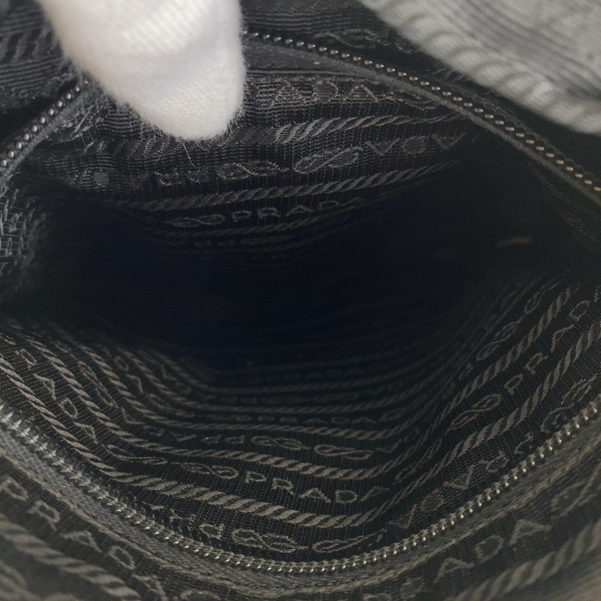 PRADA プラダ テスート 三角ロゴプレート ブラック 黒 シルバー金具 ナイロン ショルダーバッグ ポシェット  レディース ABP