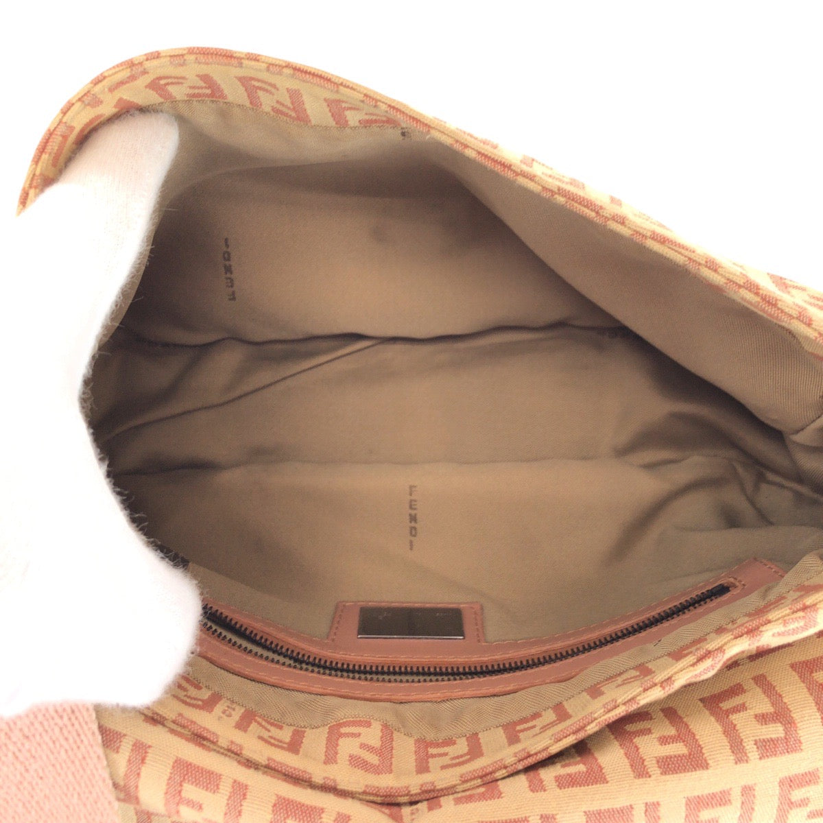 19807
FENDI フェンディ ズッキーノ ベージュ ピンク シルバー金具 キャンバス / レザー ショルダーバッグ ポシェット レディース ABP42