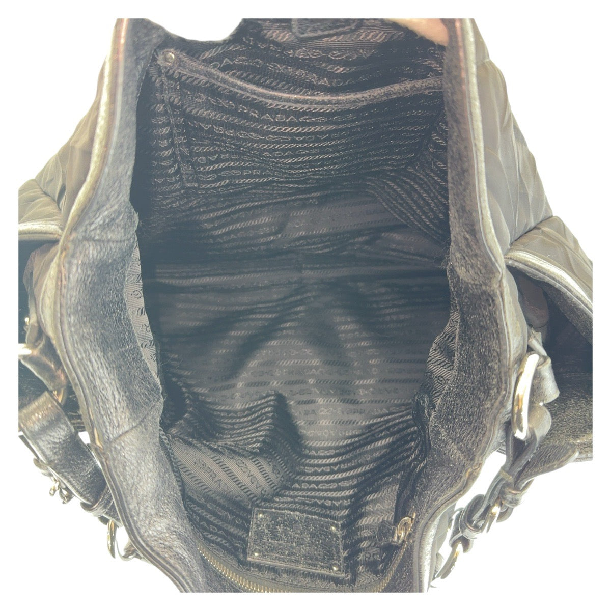 19816
PRADA プラダ テスート しわ加工 三角ロゴプレート ブラック 黒 シルバー金具 ナイロン / レザー ショルダーバッグ ハンドバッグ  レディース ABP