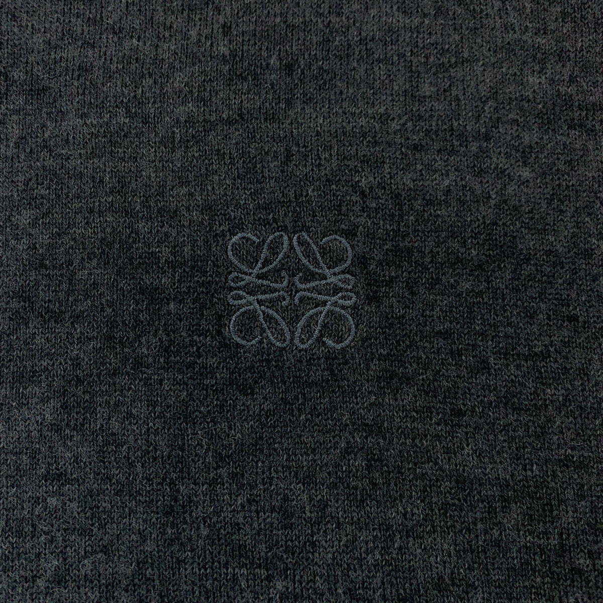 19818
LOEWE Anagram Size L Gray Wool Knit Cut & Sew Sweater Men's A48