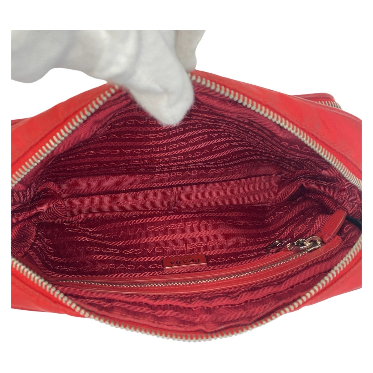 19820
PRADA プラダ テスート サフィアーノ 三角ロゴプレート レッド シルバー金具 ナイロン / レザー ショルダーバッグ ポシェット  レディース AB