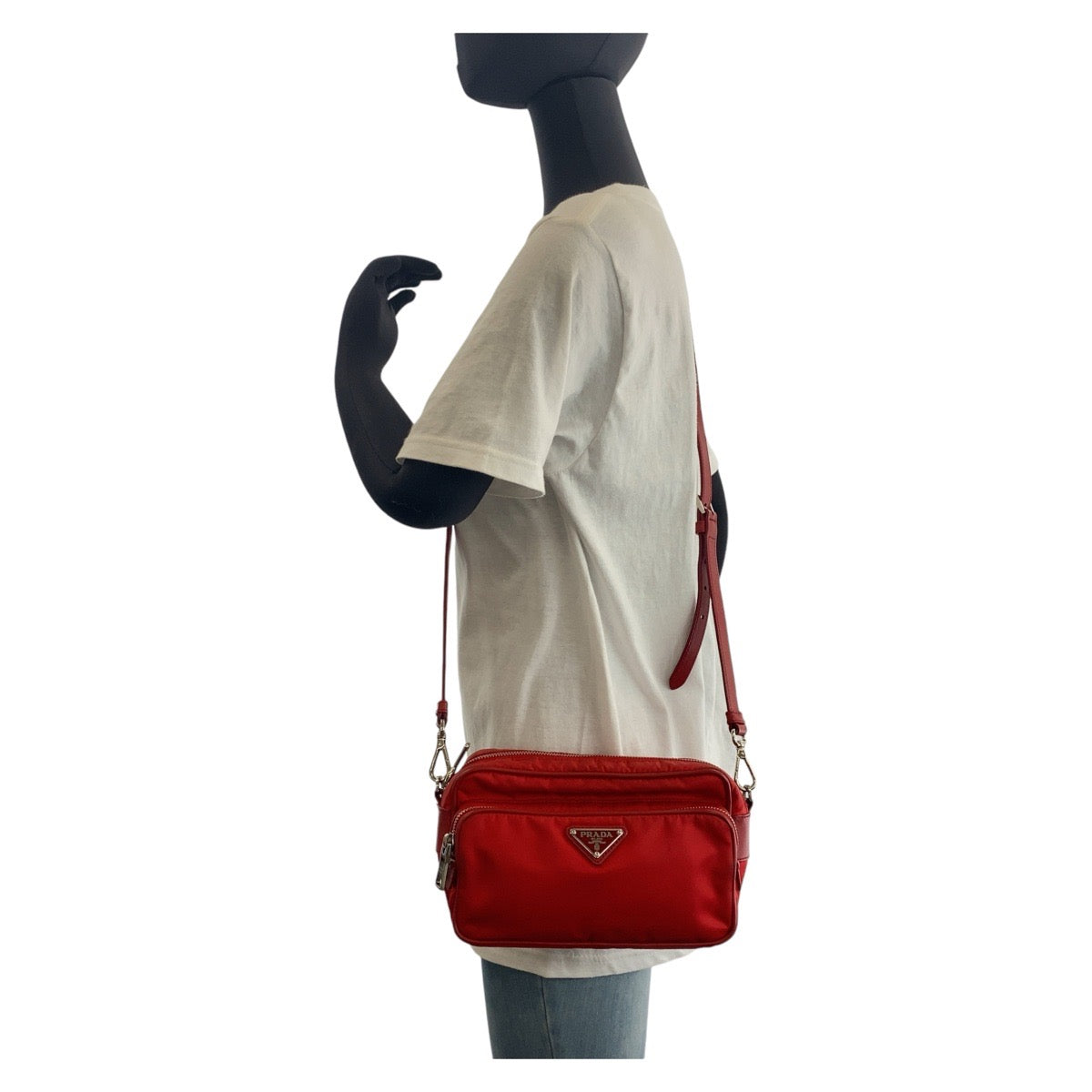 19820
PRADA プラダ テスート サフィアーノ 三角ロゴプレート レッド シルバー金具 ナイロン / レザー ショルダーバッグ ポシェット レディース AB