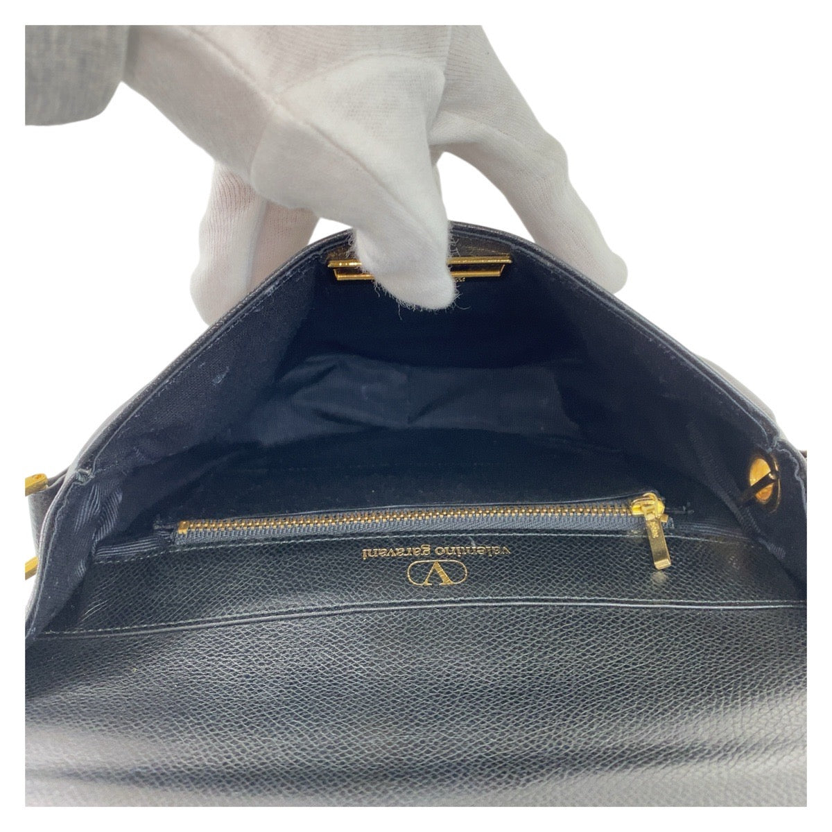 Valentino Garavani ヴァレンティノ ガラヴァーニ ヴィンテージ ブラック 黒 ゴールド金具 レザー 斜め掛け ショルダーバッグ ポシェット  レディース A