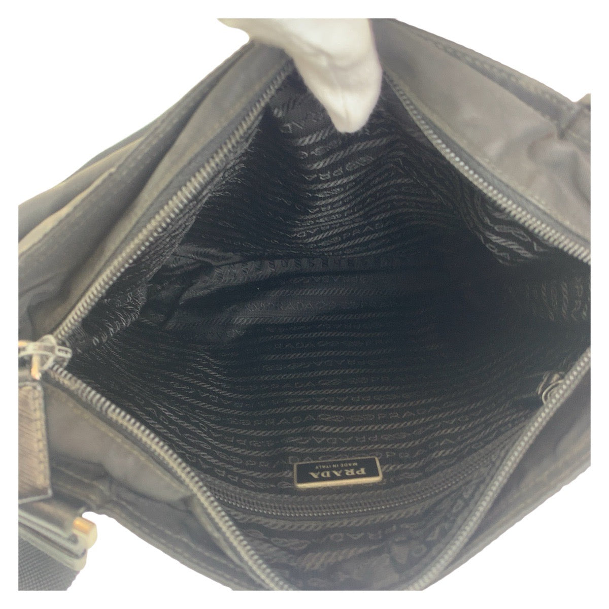 19858
PRADA プラダ テスート 三角ロゴプレート ブラック シルバー金具 ナイロン ショルダーバッグ メッセンジャーバッグ メンズ ABP