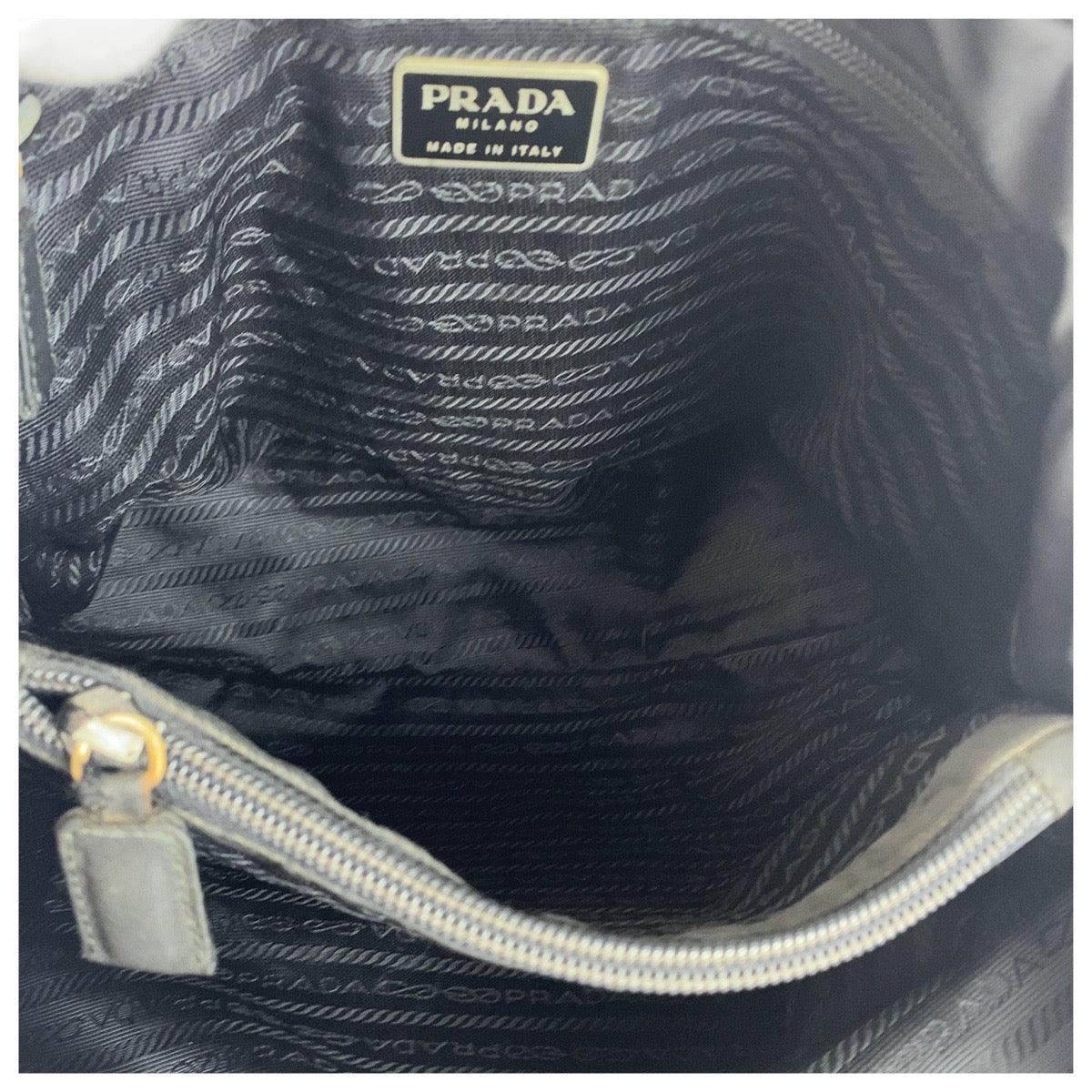 19875
PRADA プラダ テスート 三角ロゴプレート ブラック 黒 シルバー金具 ナイロン トートバッグ ショルダーバッグ レディース AB27