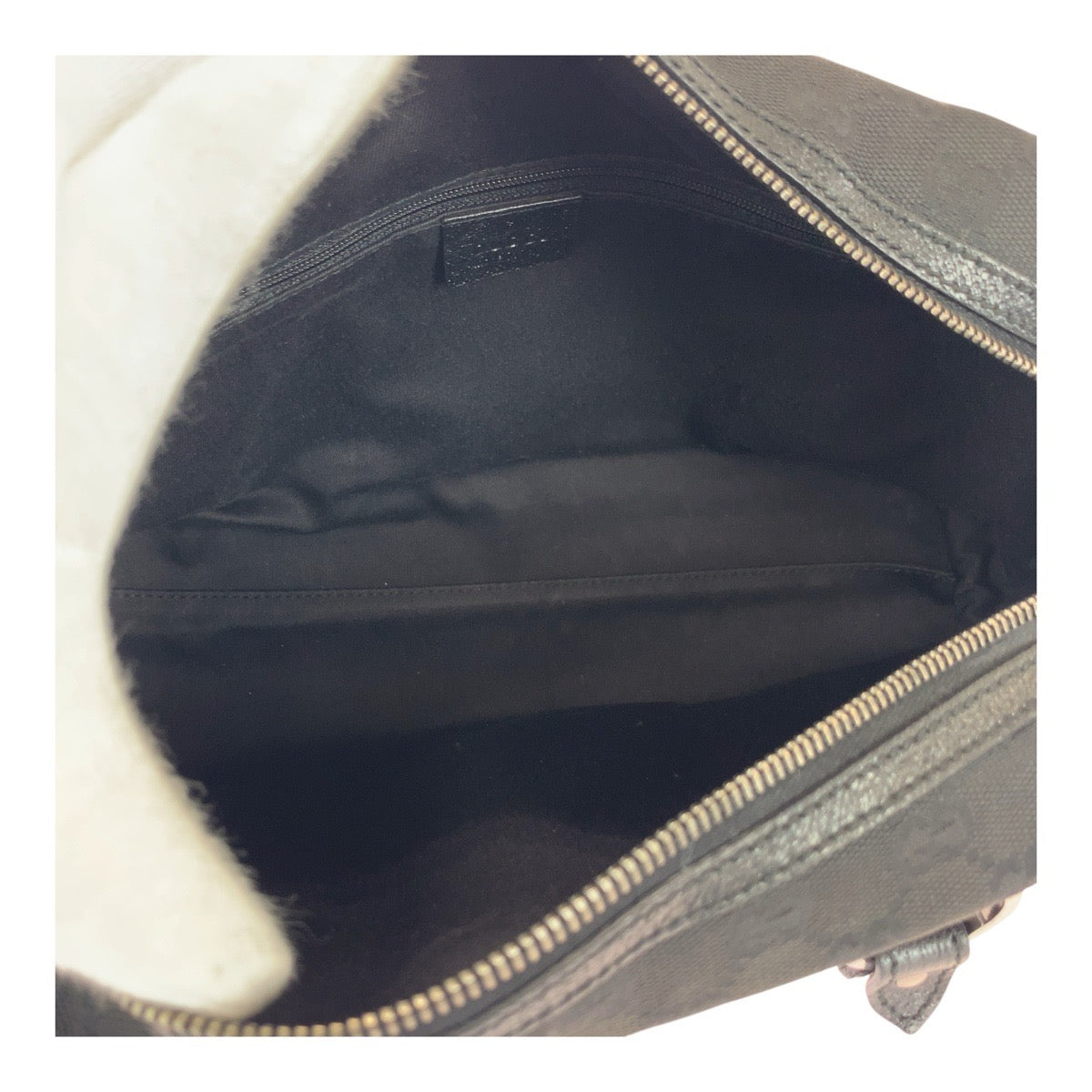19881
GUCCI グッチ ブラック 黒 シルバー金具 GGキャンバス 113009 ハンドバッグ レディース ABP34