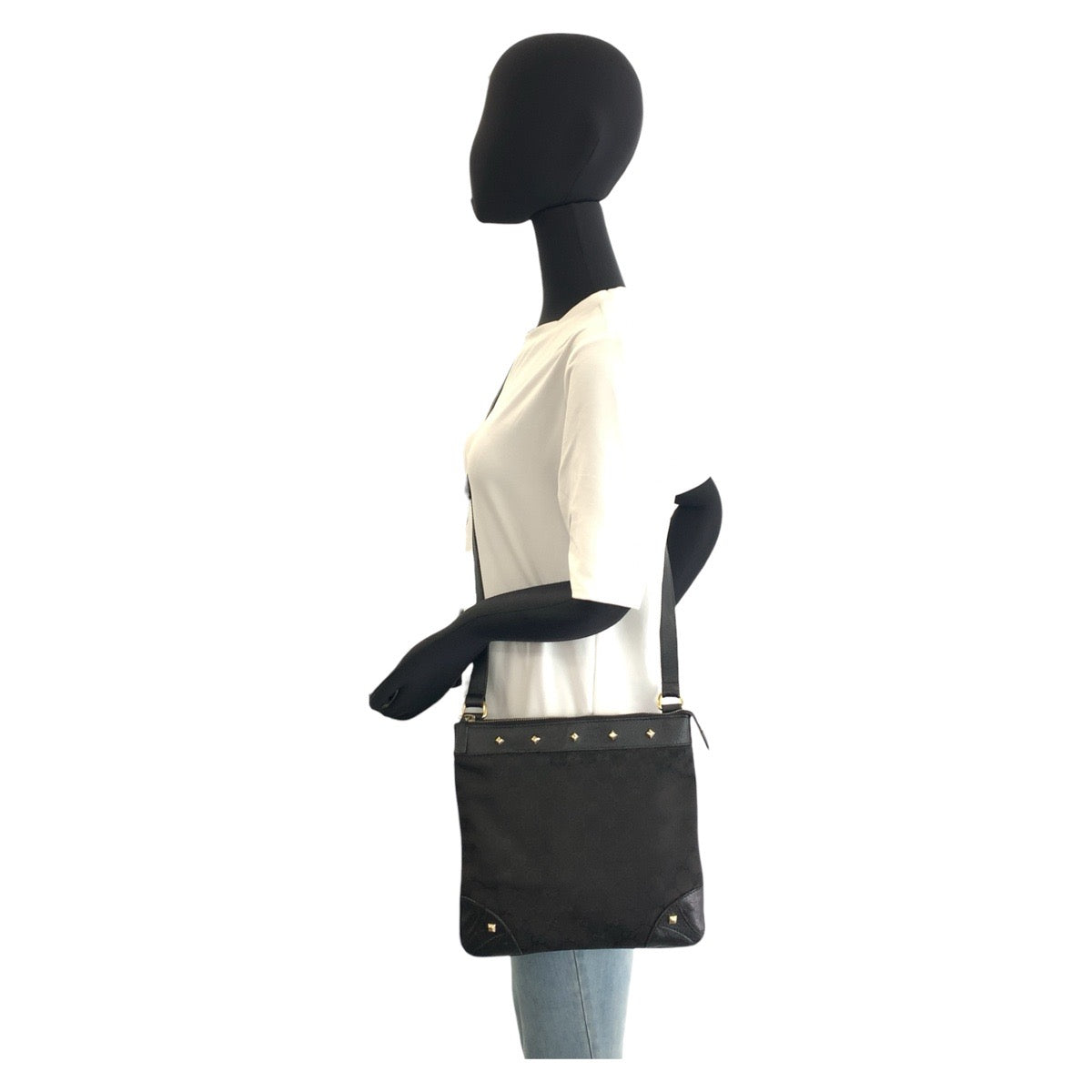 19884
GUCCI グッチ スタッズ ブラック 黒 ゴールド金具 GGキャンバス / レザー 120893 ショルダーバッグ ポシェット レディース AB20