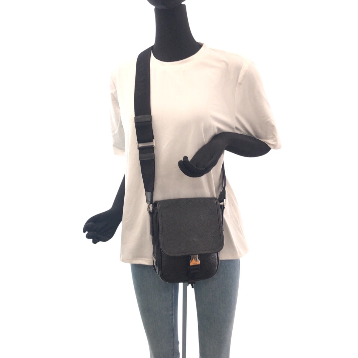 19911
PRADA プラダ ヴィッテロ 三角ロゴプレート 男女兼用 ブラック シルバー金具 PVC ショルダーバッグ ポシェット メンズ AB50