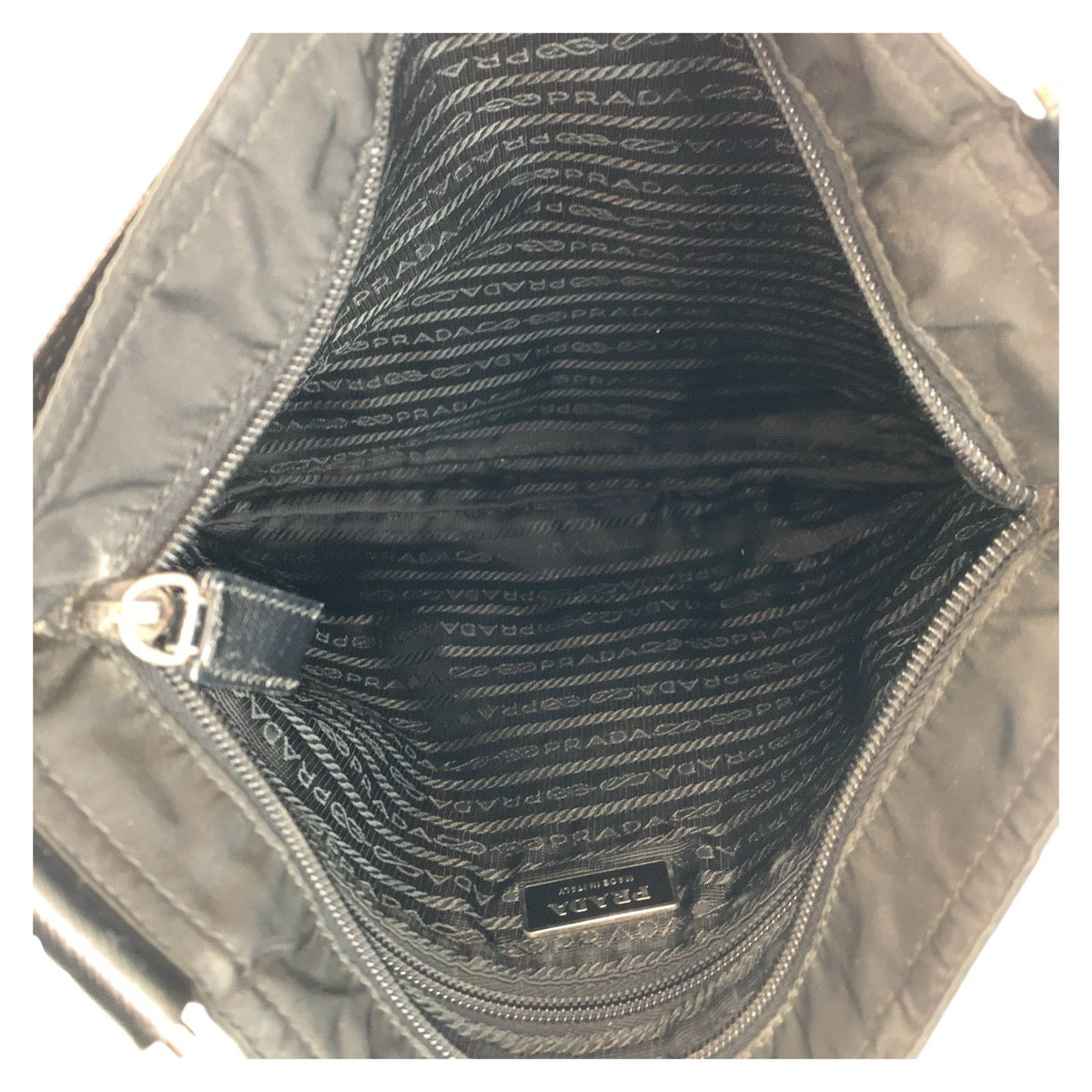 19937
PRADA プラダ テスート 三角ロゴプレート ブラック 黒 シルバー金具 ナイロン ショルダーバッグ メッセンジャーバッグ  レディース AB