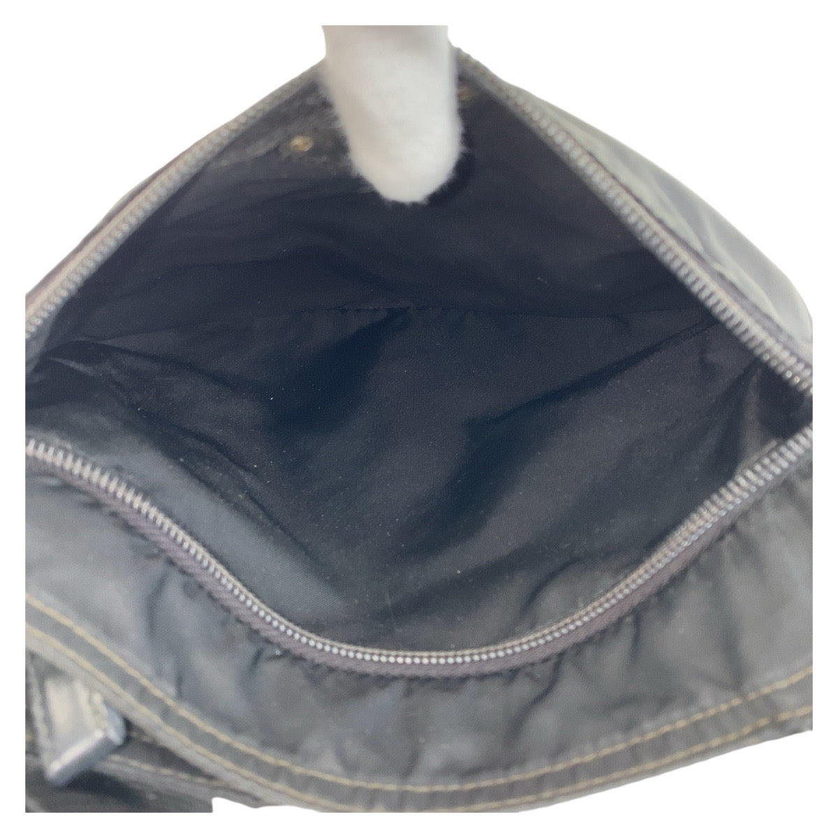 19943
PRADA プラダ テスート 三角ロゴプレート ブラック 黒 シルバー金具 ナイロン ショルダーバッグ ポシェット  メンズ B