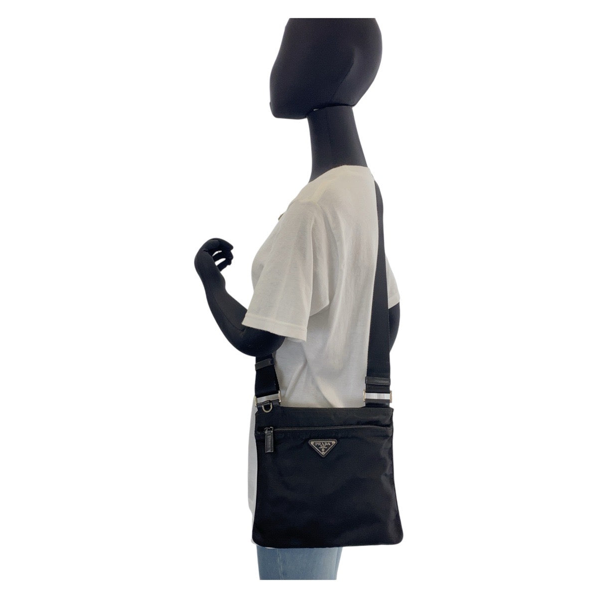 19943
PRADA プラダ テスート 三角ロゴプレート ブラック 黒 シルバー金具 ナイロン ショルダーバッグ ポシェット  メンズ B