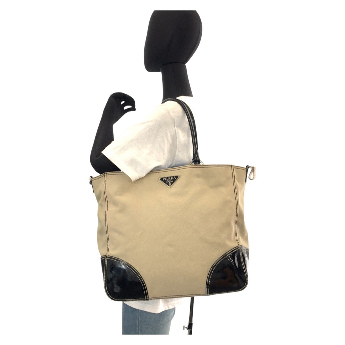 19957
PRADA プラダ 三角ロゴプレート ベージュ ブラック 黒 シルバー金具 キャンバス / エナメル トートバッグ ショルダーバッグ  レディース AB