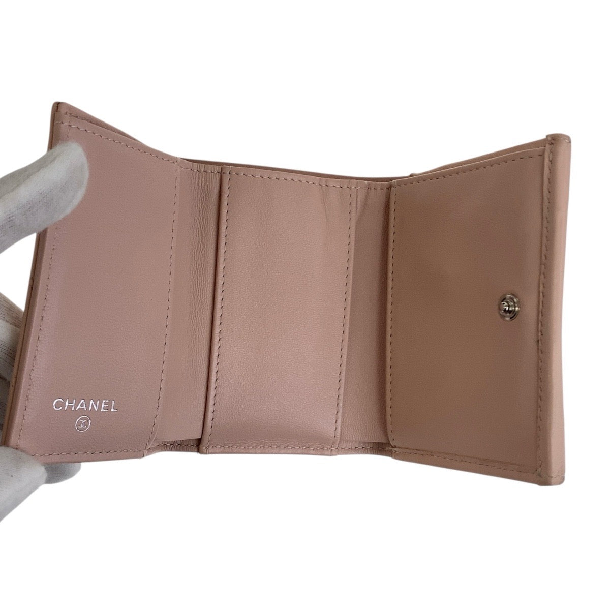 20056
CHANEL シャネル マトラッセ ココマーク ピンクベージュ シルバー金具 ラムスキン コンパクトウォレット Wホック レディース AB62